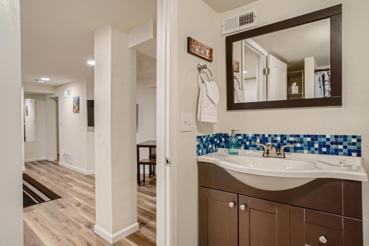 Sloans Lake Getaway - Basement Apartment Near Broncos And Downtown Denver Lakewood Extérieur photo